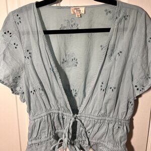 Dizzy lizzy Cropped Blouse Women’s Large Blue Eyelet Short Sleeve Open Tie Front